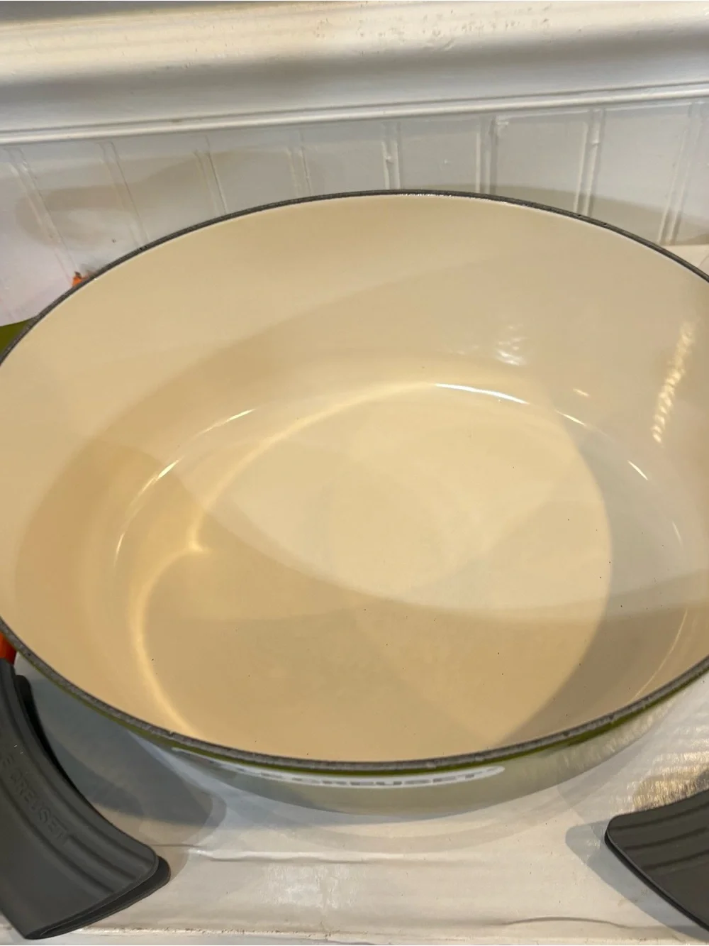 Le Creuset Signature Enameled Cast Iron Oval Dutch Oven 7.5 qt. Olive